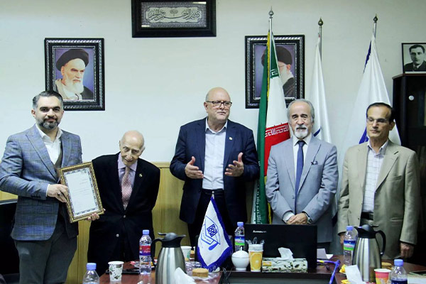 دکتر رزم پا 3 - رئیس مرکز توسعه خانه استاد-razmpa.com